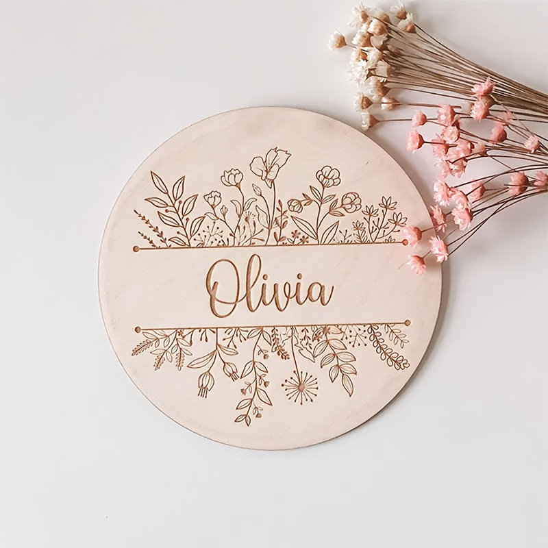 Home Decor For Wedding - Personalisierte Blumen-Gravur Namensplakette, Maßgefertigtes Rundes Holzschild,